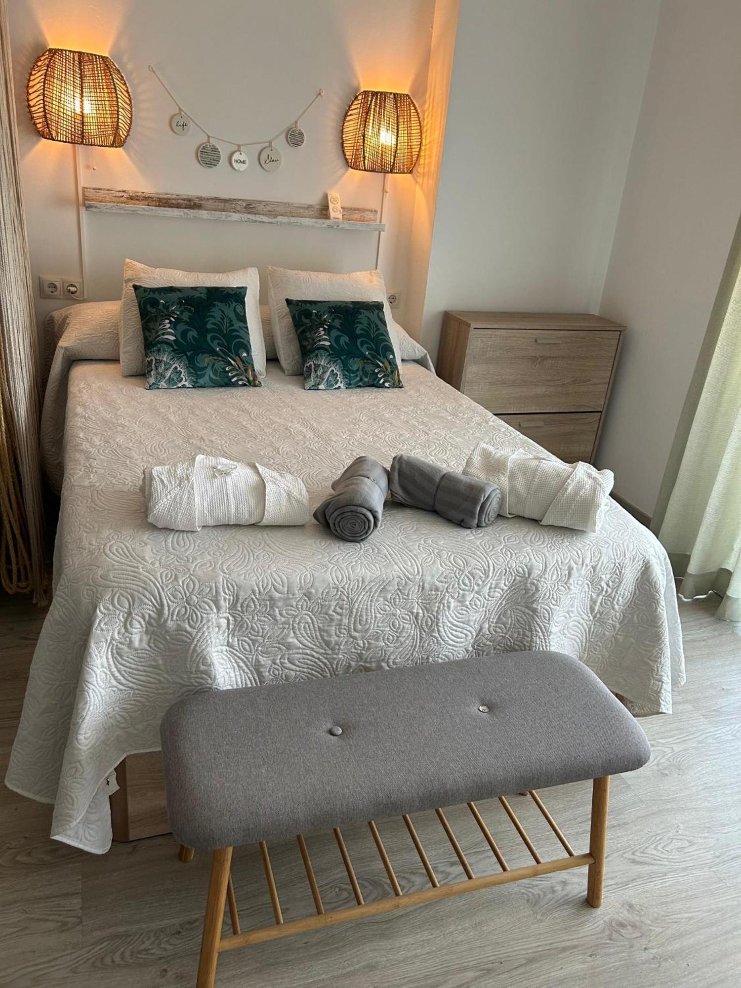 Apartamento Totalmente Reformado Con Piscina Y Jardines Al Lado De La Playa De La Carihuela Torremolinos Zewnętrze zdjęcie